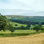 Rose Cottage, Village Nr Thirsk North Yorkshire Hot Tub - Rural Location