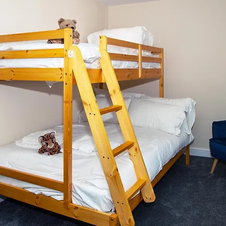 Rose Cottage, Village With Hot Tub - Rural Location *