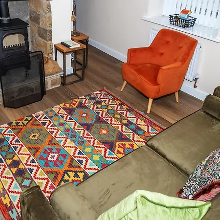 Rose Cottage, Village With Hot Tub - Rural Location Kepwick