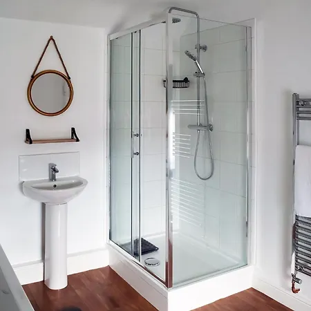 Rose Cottage, Village With Hot Tub - Rural Location Kepwick