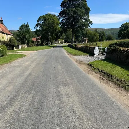 Rose Cottage, Village Nr Thirsk North Yorkshire Hot Tub - Rural Location * Kepwick