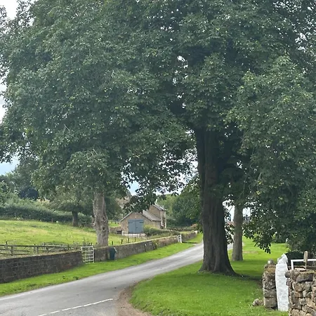 Rose Cottage, Village With Hot Tub - Rural Location Kepwick